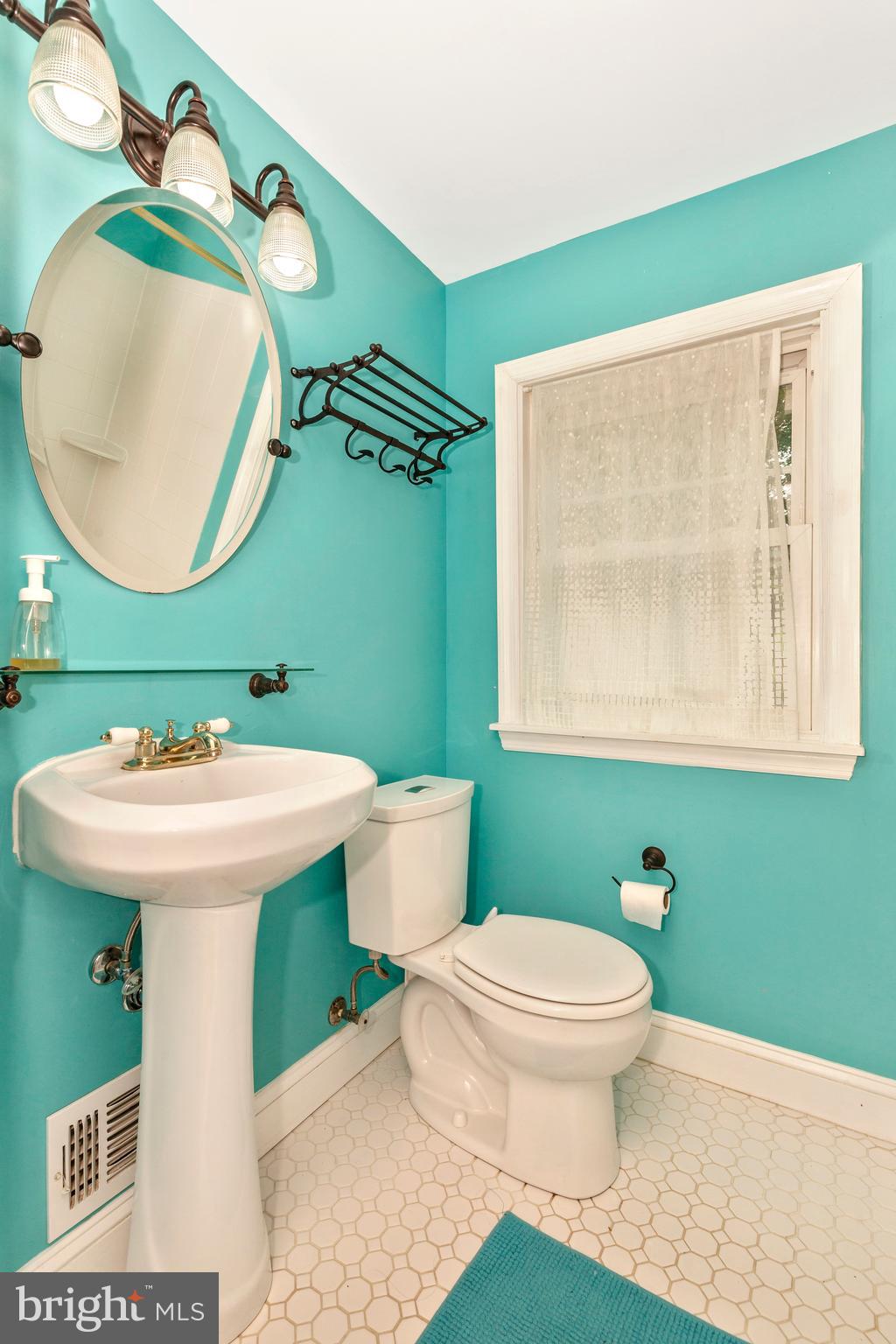 618 Sudbrook Road Baltimore, MD 21208 - Photo 26 of 40 Hall Bath