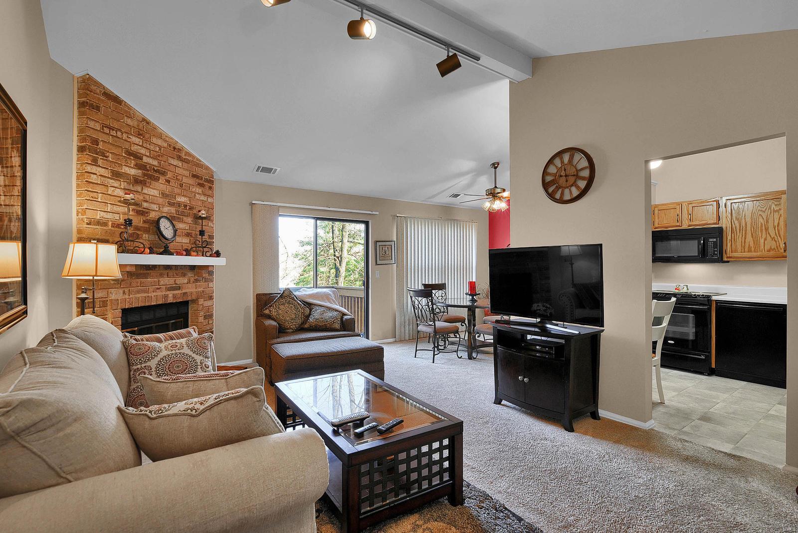 705 Lofty Point Drive, Unit D Ballwin, MO 63021 - Photo 4 of 18 Gallery Image 4