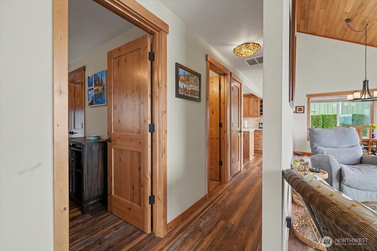1386 South Lakeshore Road Chelan, WA 98816 - Photo 30 of 40