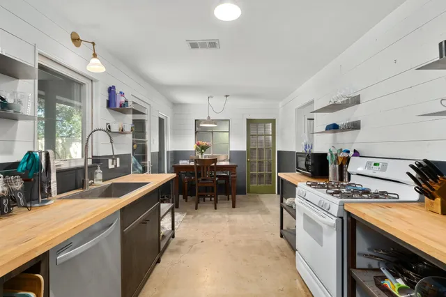 $475,000 | 1303 Glencrest Drive, Austin, TX 78723