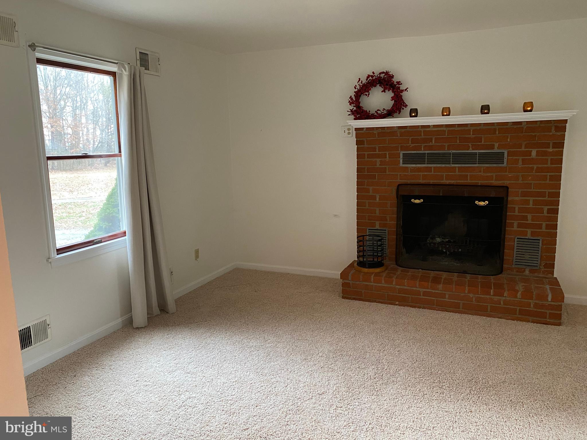 9700 Meetze Road Midland, VA 22728 - Photo 5 of 32 Living Room