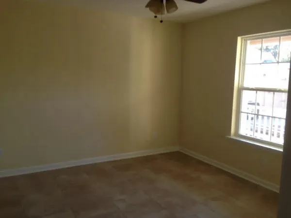$1,700 | 239 Pecan Pointe Road East, Brunswick, GA 31525
