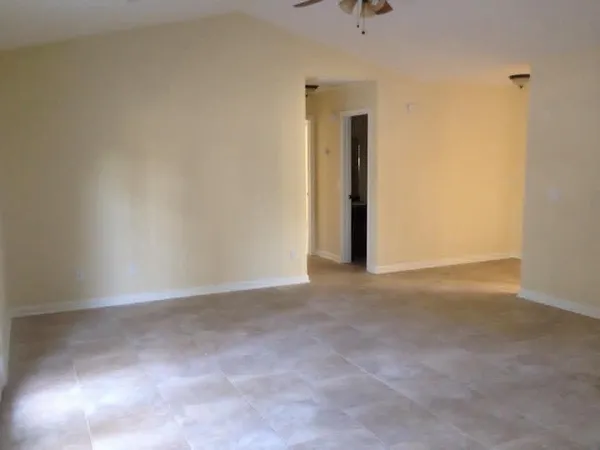 $1,700 | 239 Pecan Pointe Road East, Brunswick, GA 31525