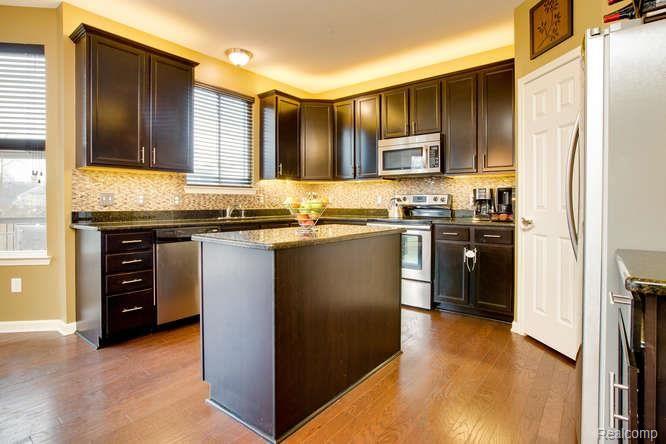27171 Victoria Road Novi, MI 48374 - Photo 5 of 36 27171 Victoria Novi MI 48374-small-016-27171 Victoria016FULL-666x444-72dpi.jpg