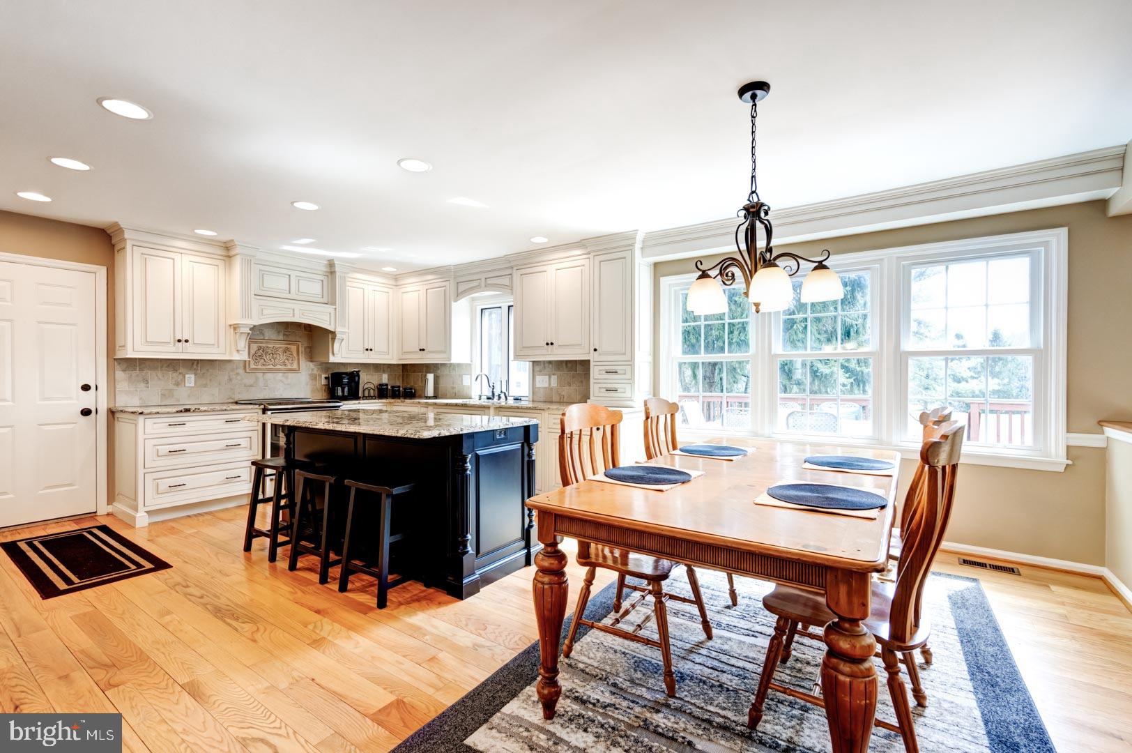 8 Willow Pond Road Malvern, PA 19355 - Photo 11 of 27 Kitchen & Breakfast Room