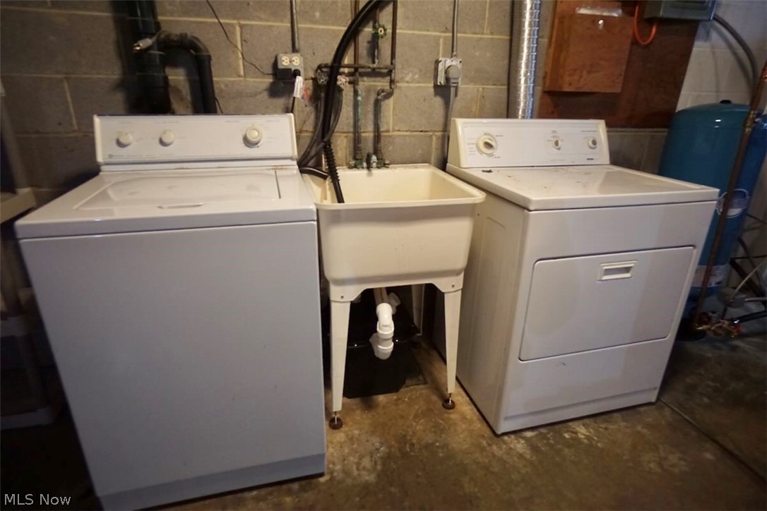 5875 Trumbull Road Geneva, OH 44041 - Photo 18 of 33 Washer & dryer included