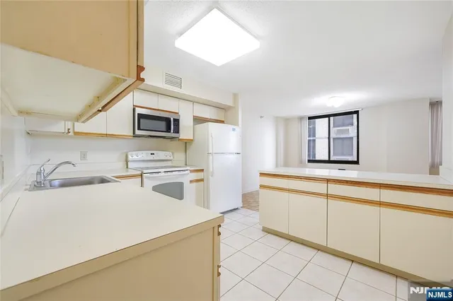 $2,250 | 316 Prospect Avenue, Unit 3D, Hackensack, NJ 07601
