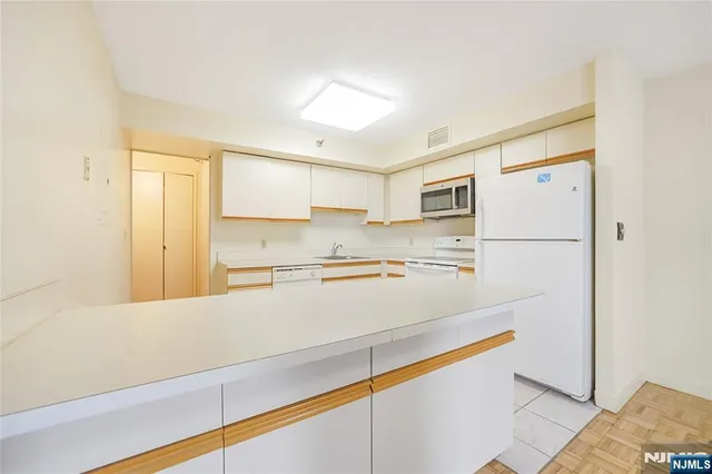 $2,250 | 316 Prospect Avenue, Unit 3D, Hackensack, NJ 07601