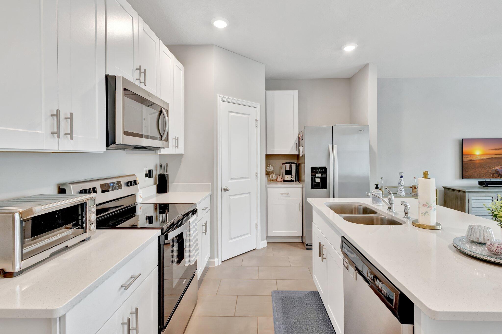 345 Southeast Angler Drive Stuart, FL 34994 - Photo 6 of 43 4-web-or-mls-5P1A9370