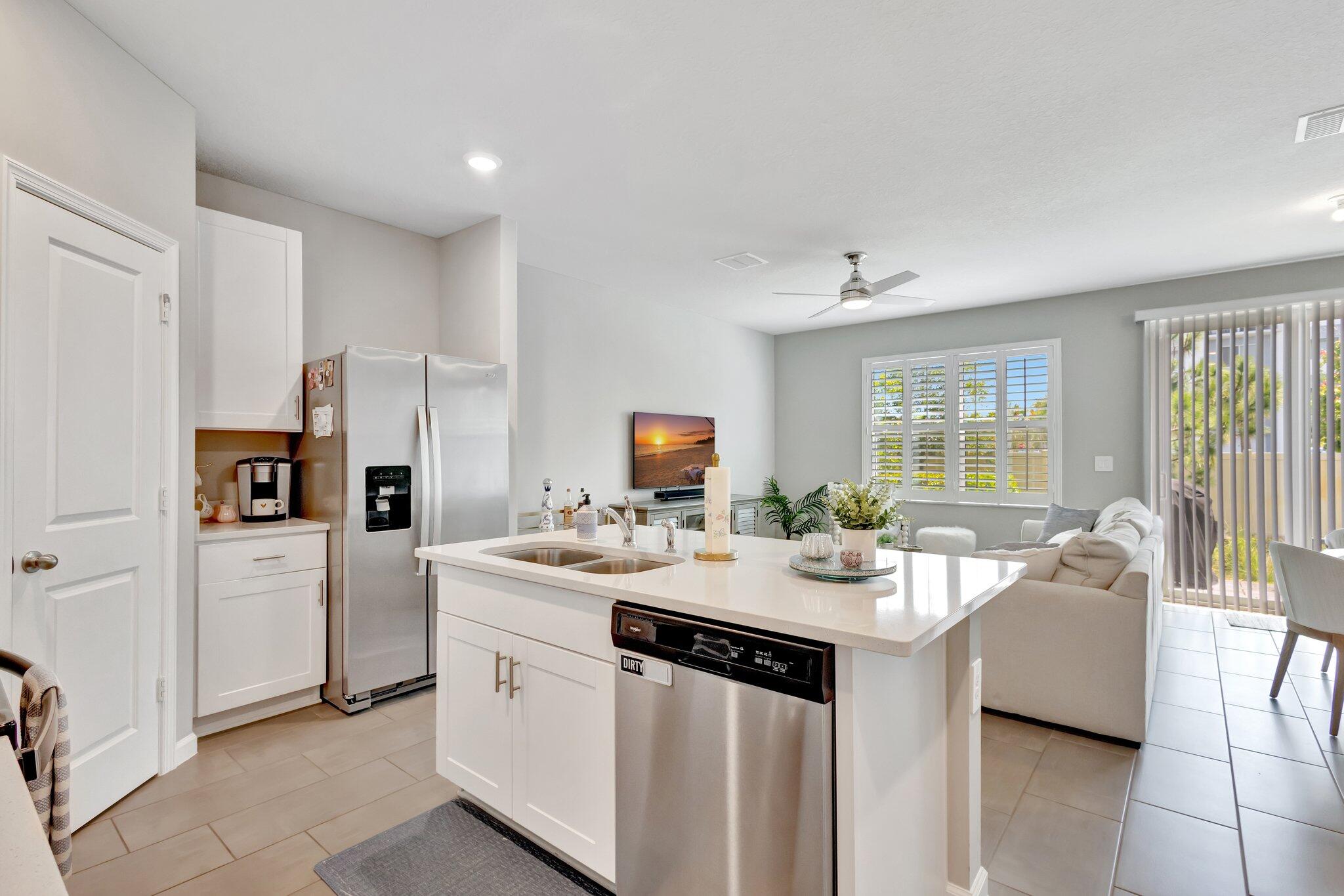 345 Southeast Angler Drive Stuart, FL 34994 - Photo 10 of 43 8-web-or-mls-5P1A9390