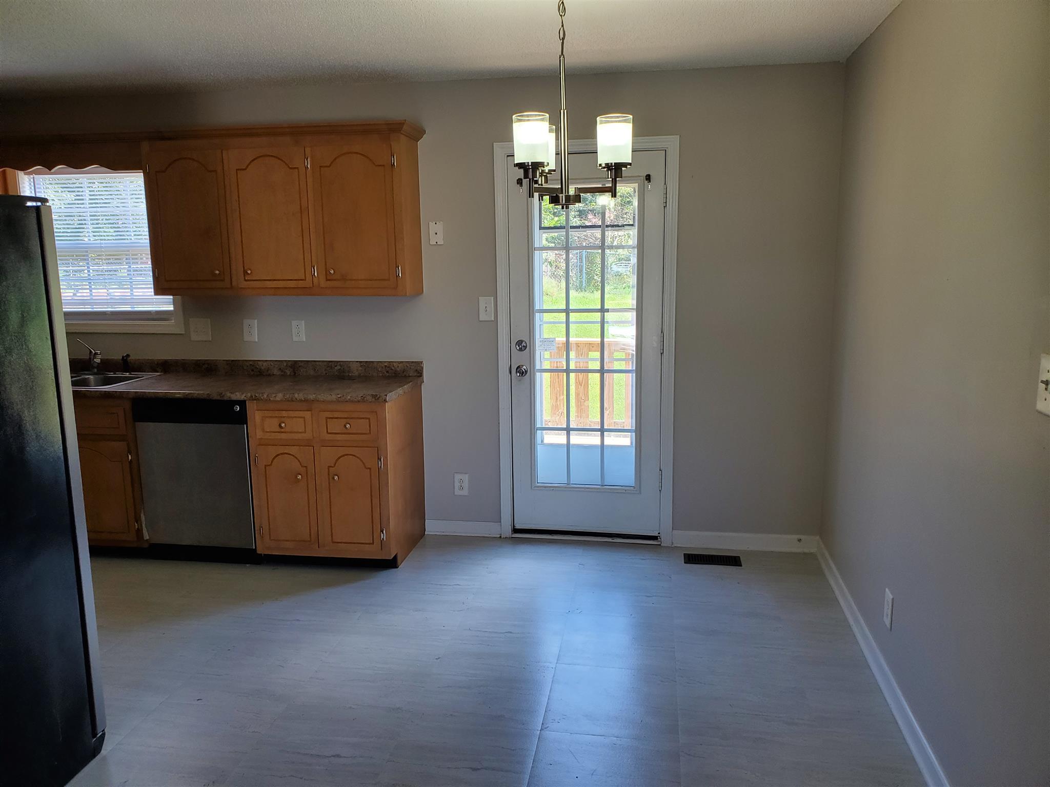 301 Fortway Road Clarksville, TN 37042 - Photo 3 of 19 Gallery Image 3