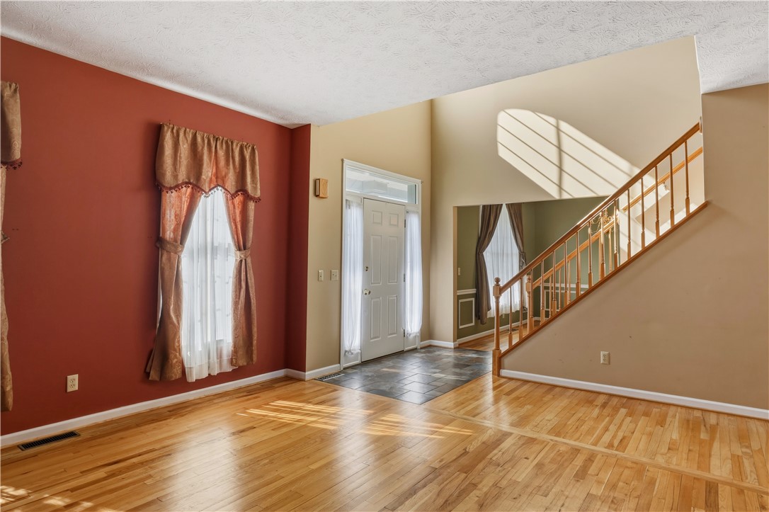 11 Turnberry Road Horseheads, NY 14845 - Photo 3 of 50 Living Room