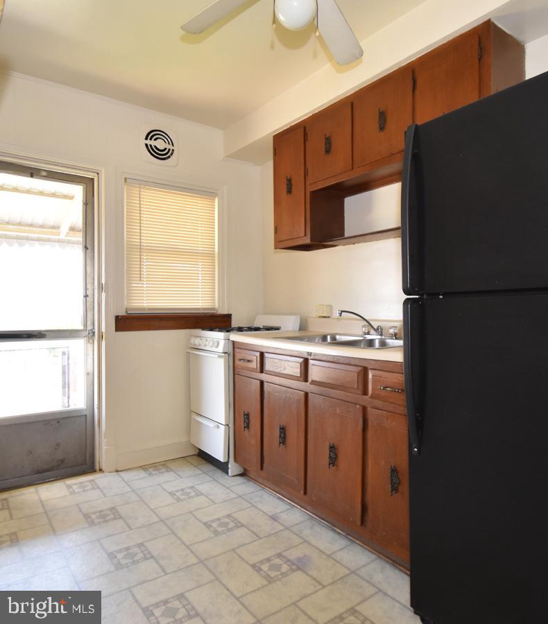 1051 Desoto Road Baltimore, MD 21223 - Photo 3 of 10