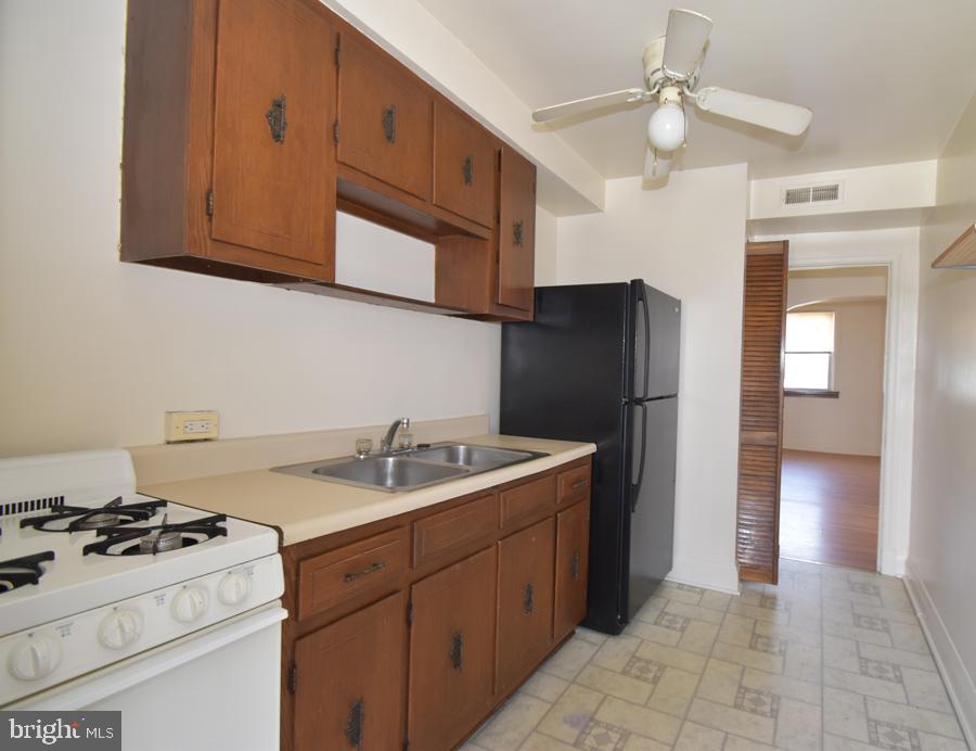 1051 Desoto Road Baltimore, MD 21223 - Photo 4 of 10