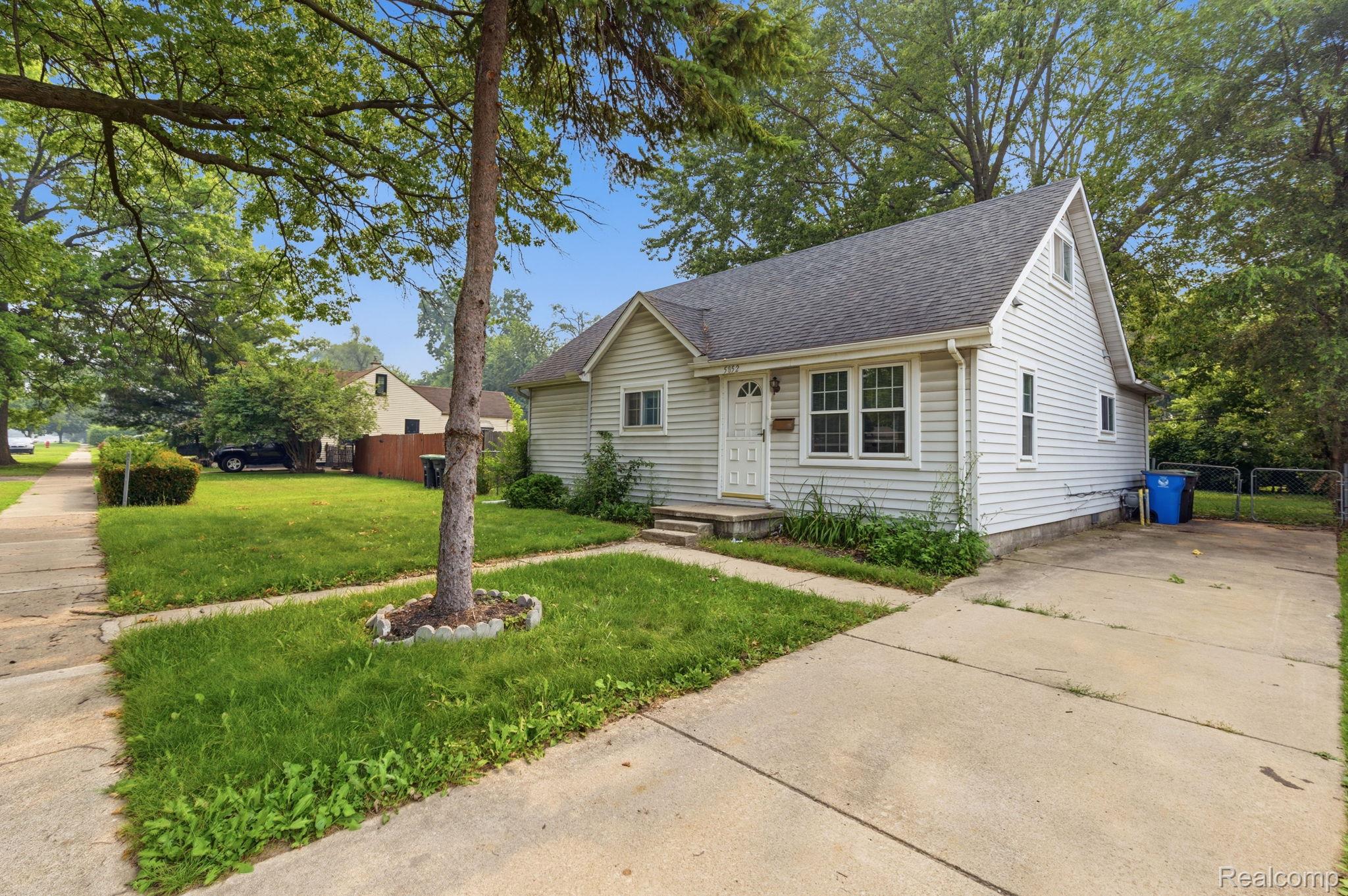 5852 Beech Daly Road Taylor, MI 48180 - Photo 3 of 29 Single-story home featuring light-colored siding, a dark shingle roof, and a prominent front gable