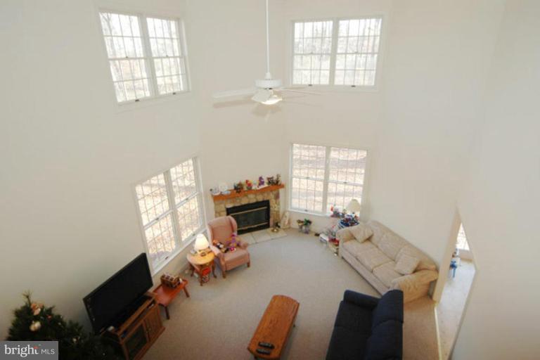 19509 Gleedsville Road Leesburg, VA 20175 - Photo 4 of 16 Family Room