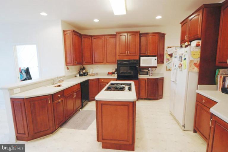 19509 Gleedsville Road Leesburg, VA 20175 - Photo 5 of 16 Kitchen