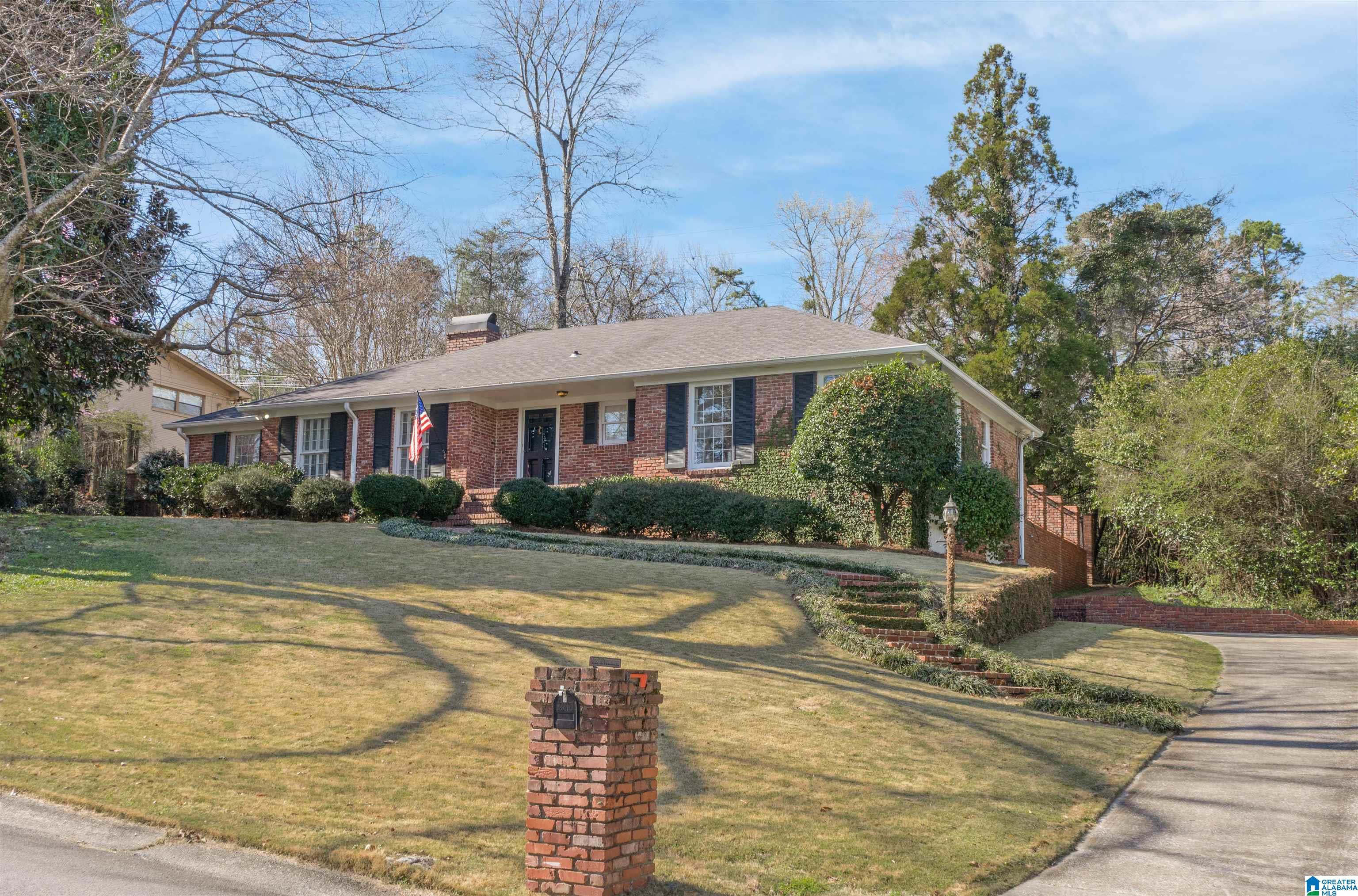 3328 North Woodridge Road Birmingham, AL 35223 - Photo 3 of 33
