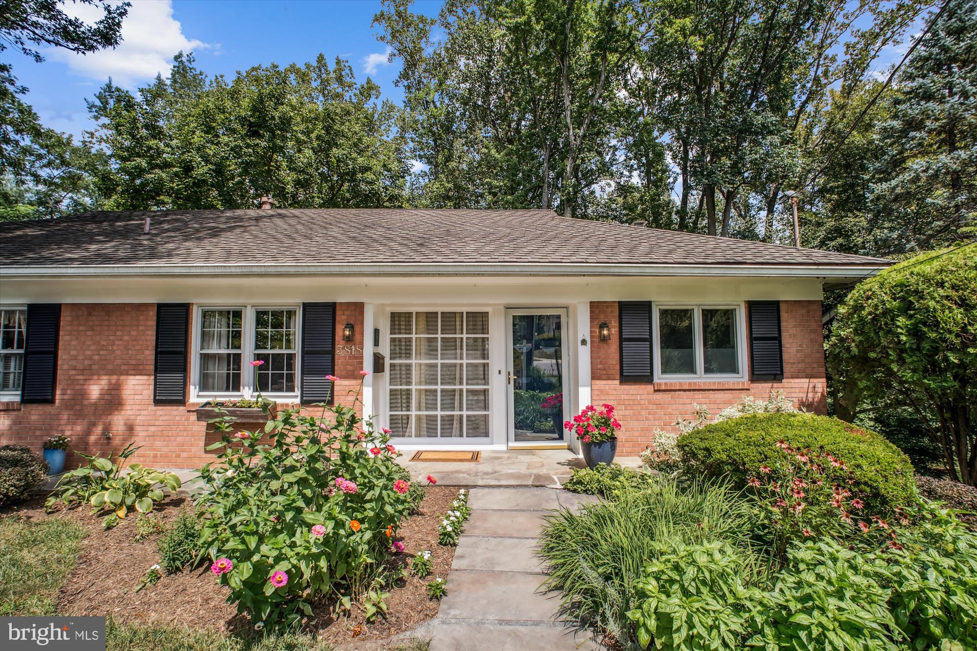 3818 North Ridgeview Road Arlington, VA 22207 - Photo 2 of 56 Front Walk