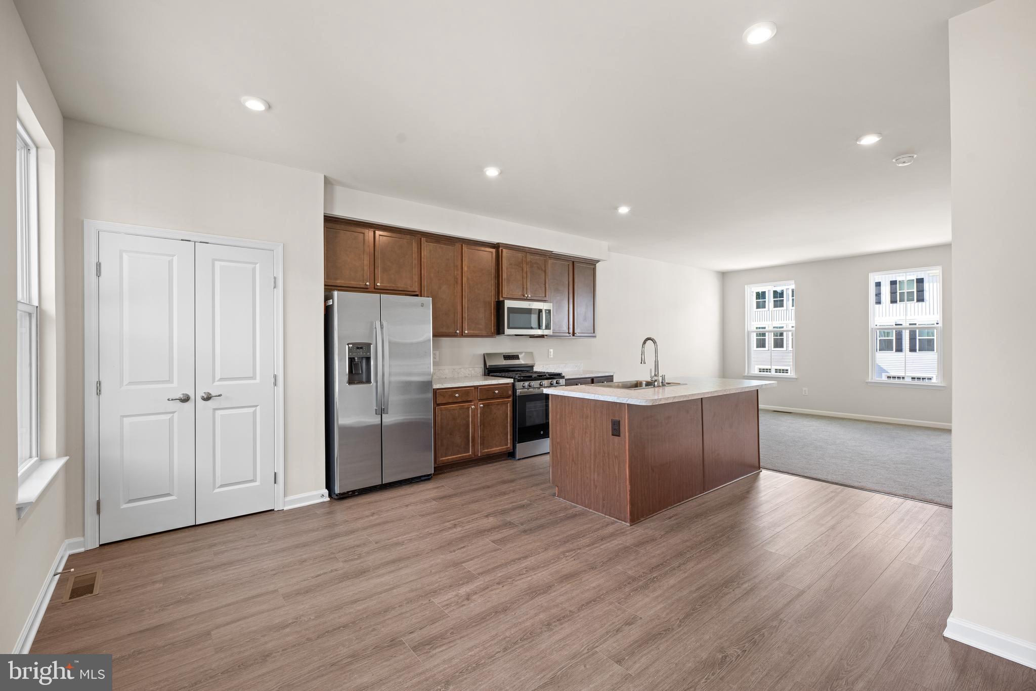 46 Sand Hills Drive Williamstown, NJ 08094 - Photo 11 of 31 Open layout to Family room area