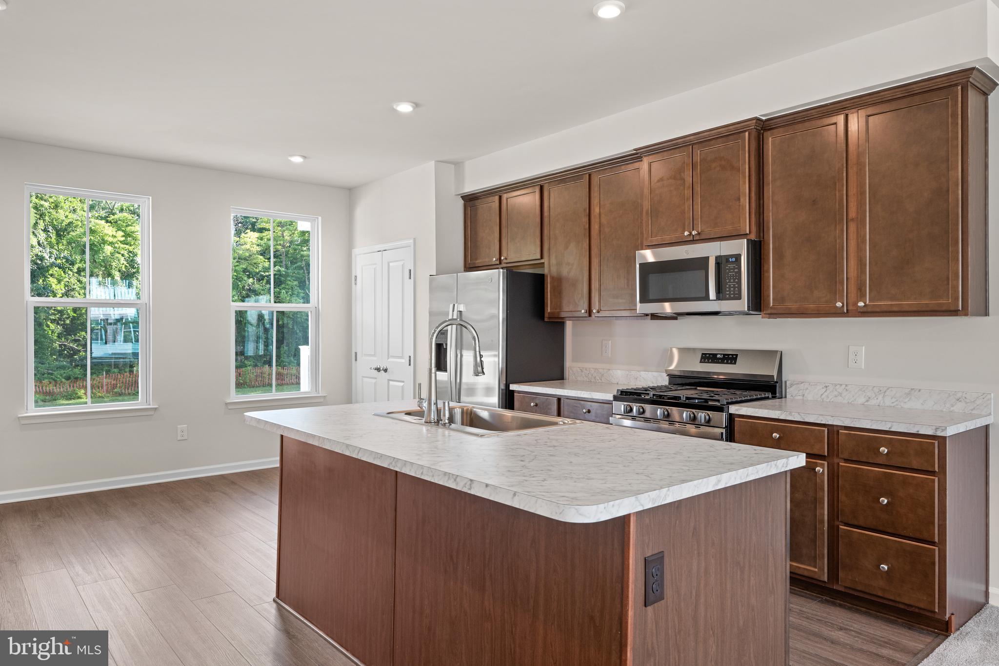 46 Sand Hills Drive Williamstown, NJ 08094 - Photo 10 of 31 Center island, recessed lighting