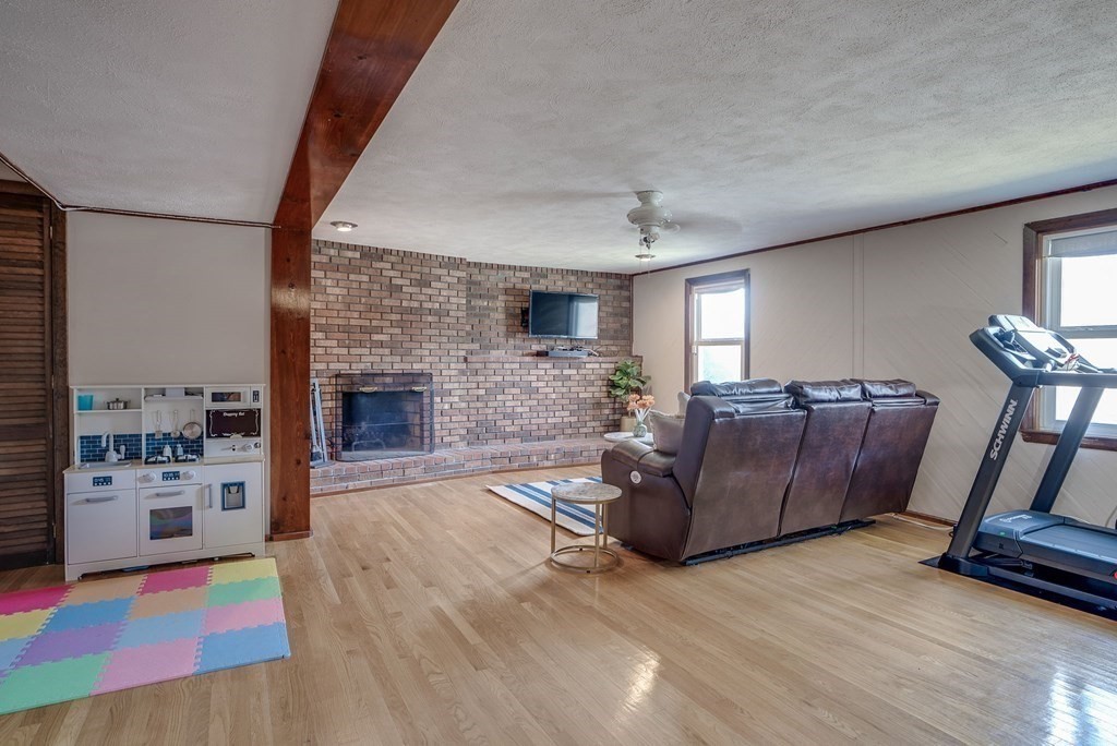 7 Briarwood Road Woburn, MA 01801 - Photo 16 of 20