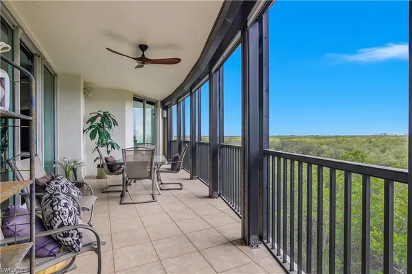 $1,100,000 | 425 Cove Tower Drive, Unit 504, Naples, FL 34110