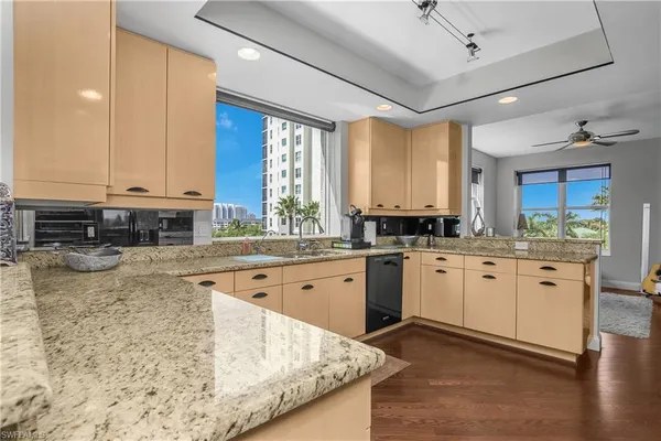$1,100,000 | 425 Cove Tower Drive, Unit 504, Naples, FL 34110