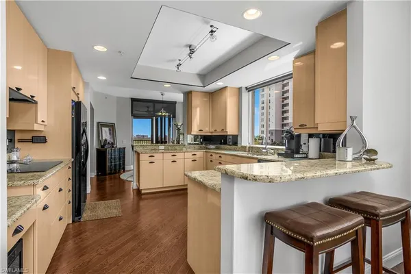 $1,100,000 | 425 Cove Tower Drive, Unit 504, Naples, FL 34110