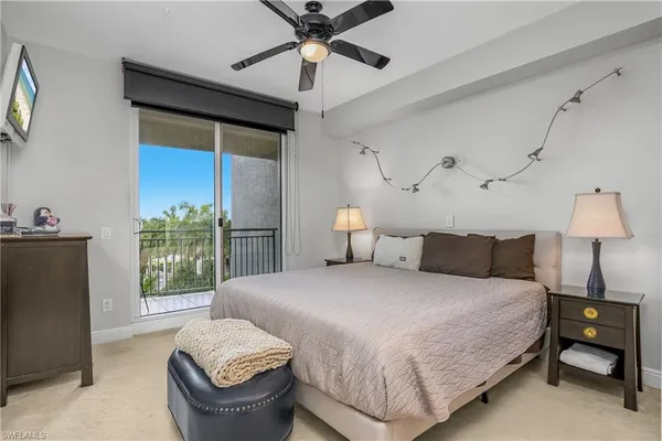$1,100,000 | 425 Cove Tower Drive, Unit 504, Naples, FL 34110