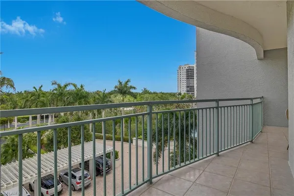 $1,100,000 | 425 Cove Tower Drive, Unit 504, Naples, FL 34110