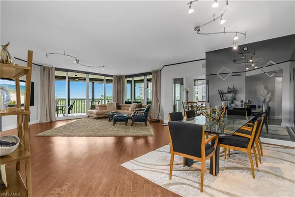 $1,100,000 | 425 Cove Tower Drive, Unit 504, Naples, FL 34110
