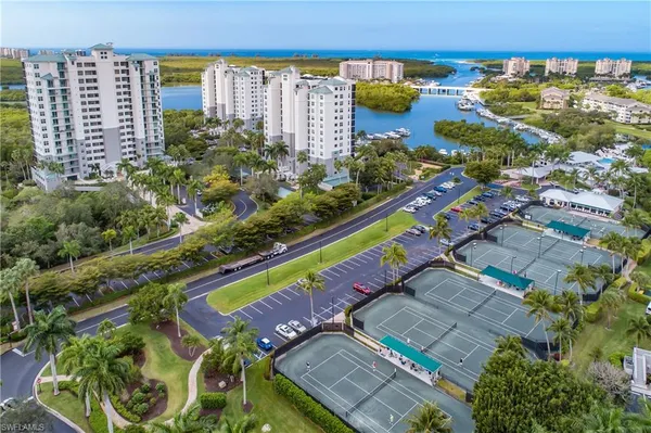 $1,100,000 | 425 Cove Tower Drive, Unit 504, Naples, FL 34110
