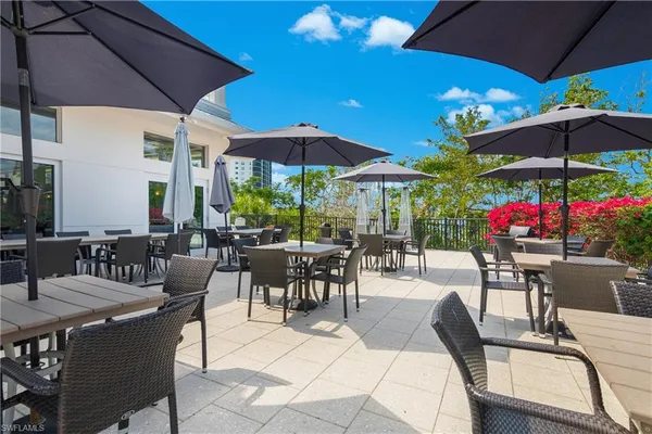 $1,100,000 | 425 Cove Tower Drive, Unit 504, Naples, FL 34110