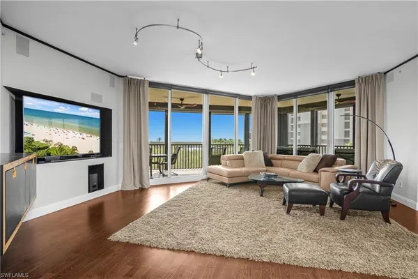 $1,100,000 | 425 Cove Tower Drive, Unit 504, Naples, FL 34110