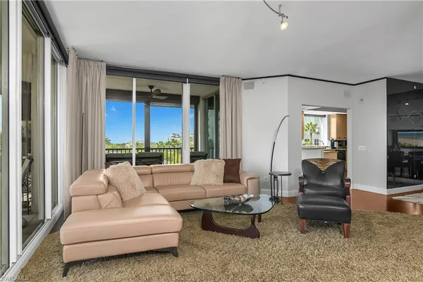 $1,100,000 | 425 Cove Tower Drive, Unit 504, Naples, FL 34110