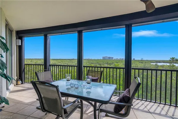 $1,100,000 | 425 Cove Tower Drive, Unit 504, Naples, FL 34110