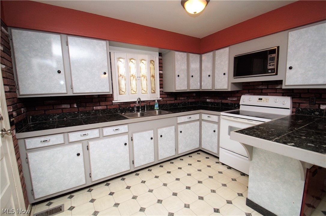 1717 Krumroy Road Akron, OH 44312 - Photo 6 of 24 Gallery Image 6