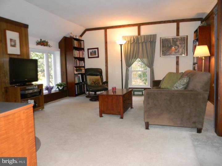 29 Green Ridge Road Yardley, PA 19067 - Photo 11 of 24 Family Room
