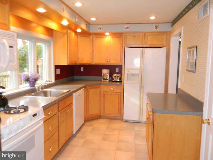 29 Green Ridge Road Yardley, PA 19067 - Photo 8 of 24 Kitchen