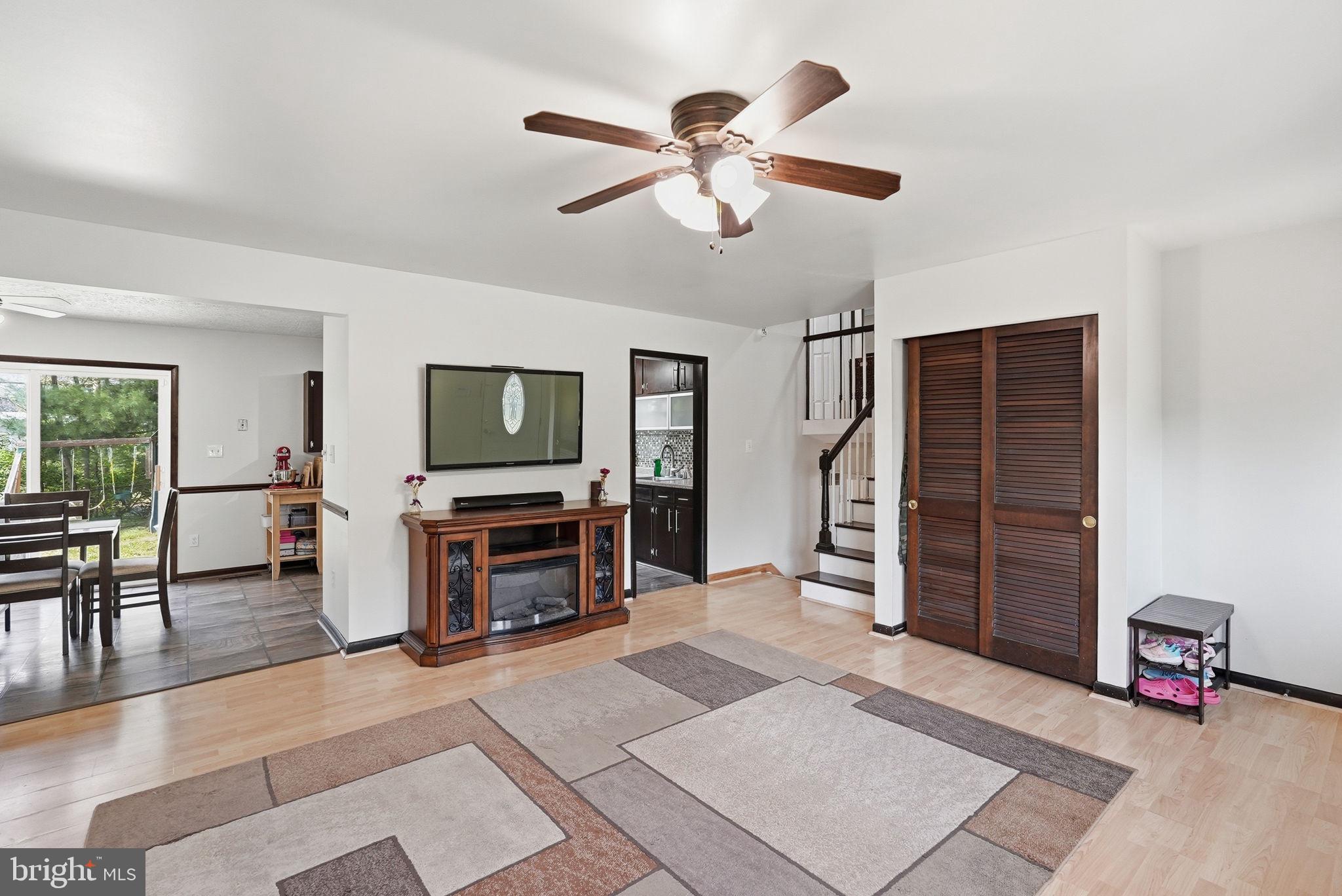 6614 Stagecoach Street Springfield, VA 22150 - Photo 4 of 35