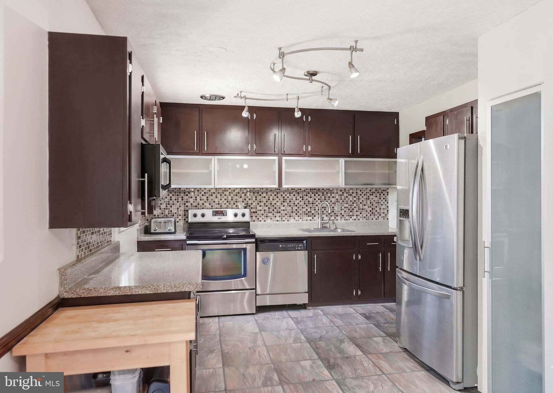 6614 Stagecoach Street Springfield, VA 22150 - Photo 7 of 35