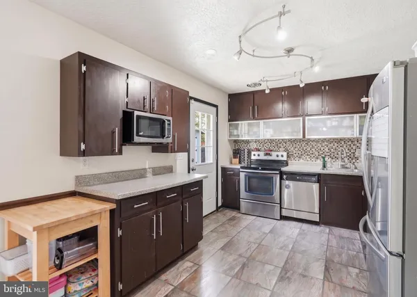 $670,000 | 6614 Stagecoach Street, Springfield, VA 22150