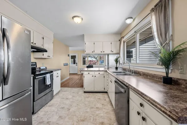 $290,000 | 105 East Sherwood Drive, Havelock, NC 28532