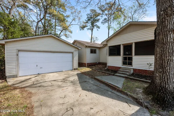 $290,000 | 105 East Sherwood Drive, Havelock, NC 28532