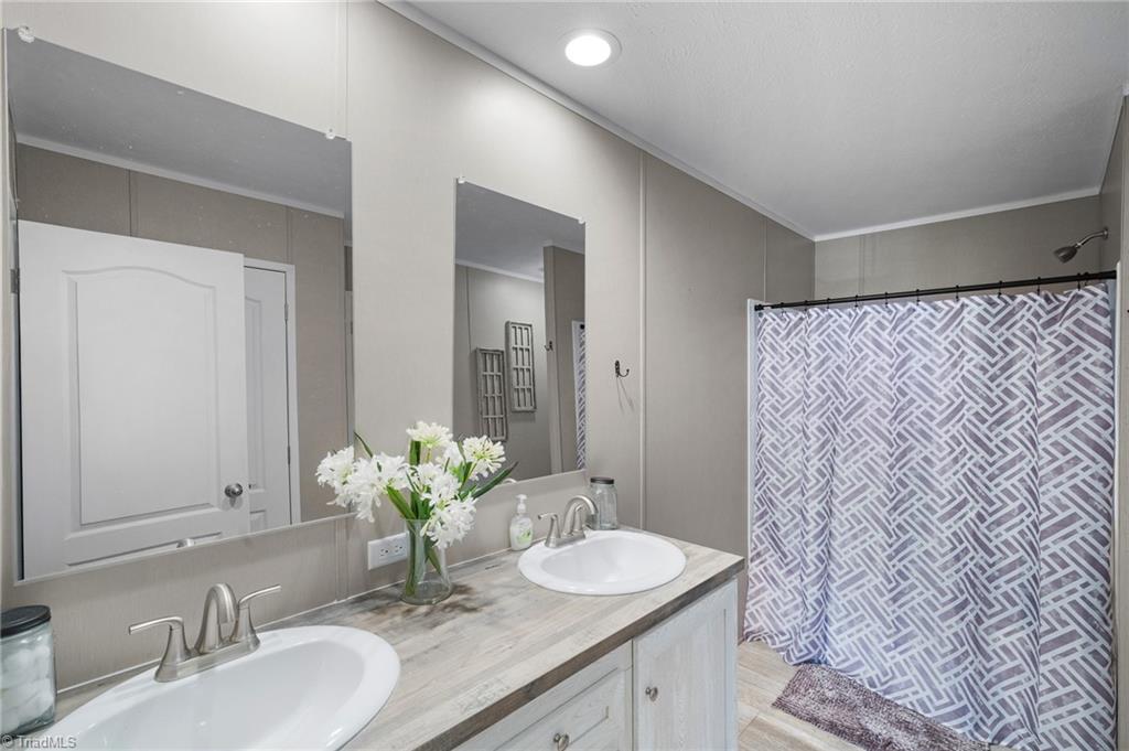209 Longview Road Lexington, NC 27292 - Photo 9 of 16 Gallery Image 9