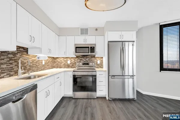 $349,000 | 326 Prospect Avenue, Unit 8E, Hackensack, NJ 07601