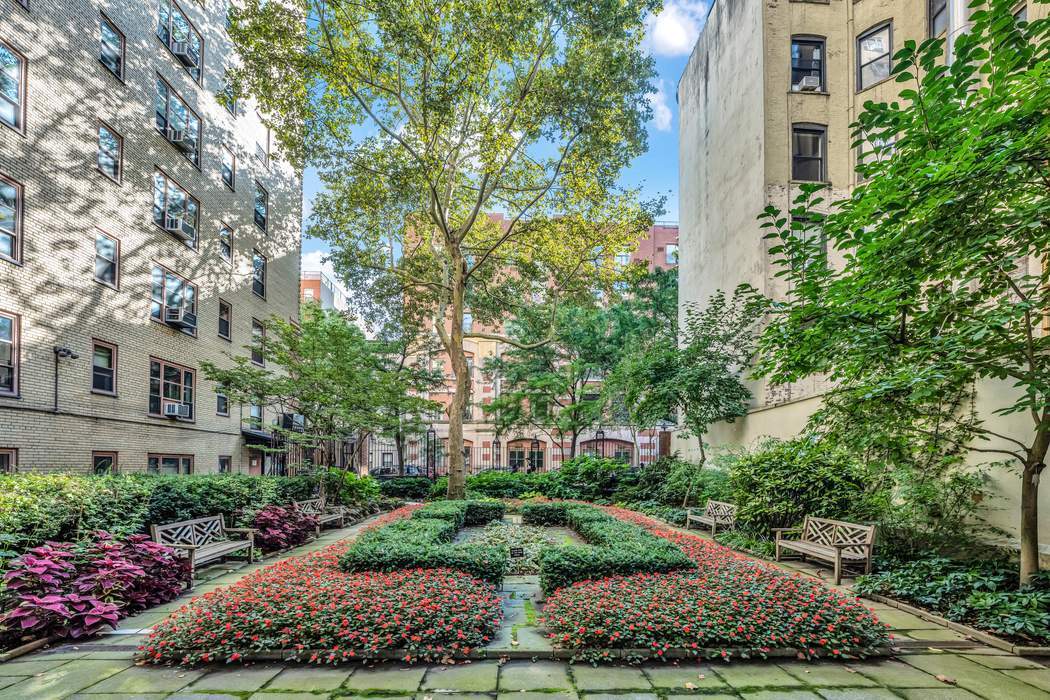 235 East 22nd Street, Unit 4L Manhattan, NY 10010 - Photo 10 of 12