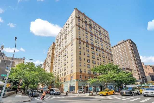 $835,000 | 235 East 22nd Street, Unit 4L | Gramercy