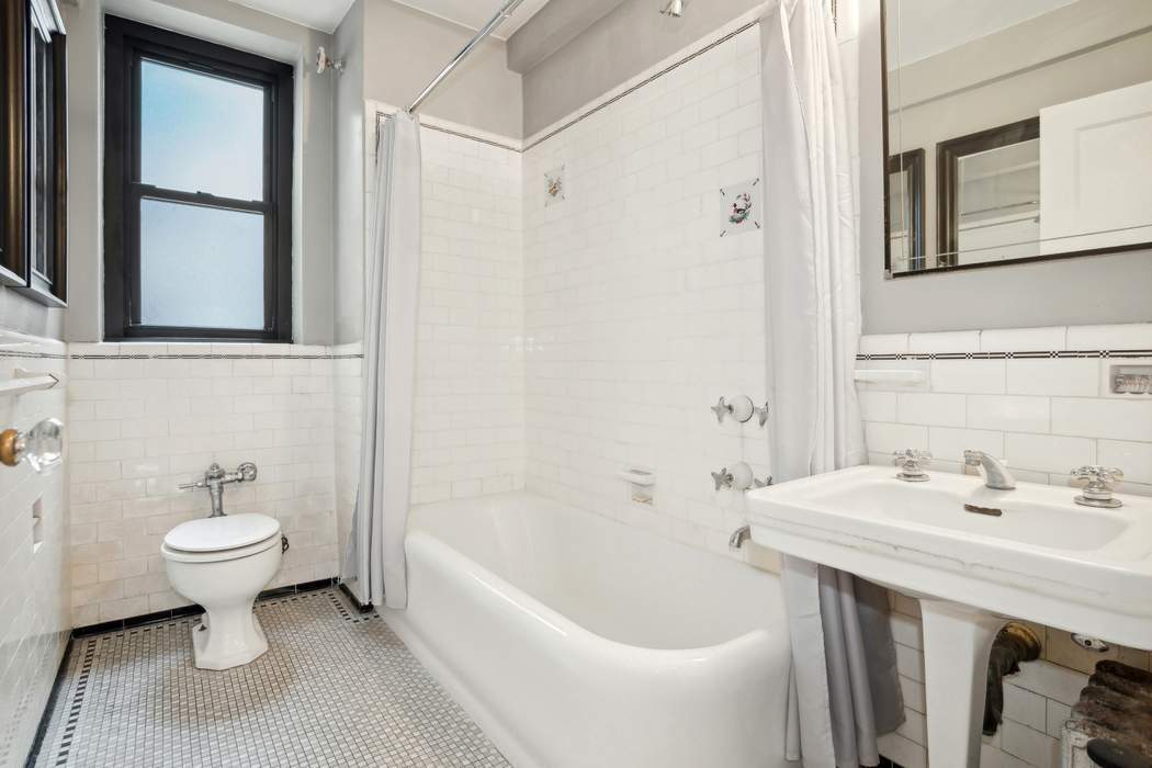 235 East 22nd Street, Unit 4L Manhattan, NY 10010 - Photo 7 of 12